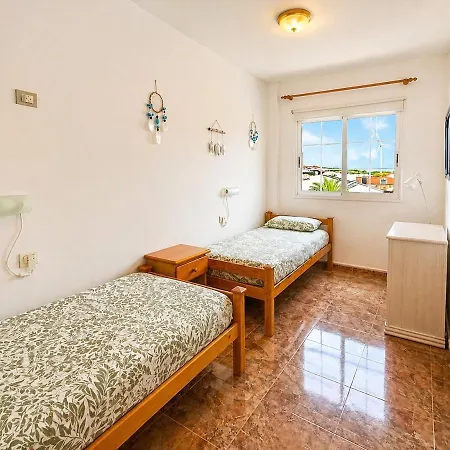 Encanto Costero Con Balcon Y Vistas La Listada