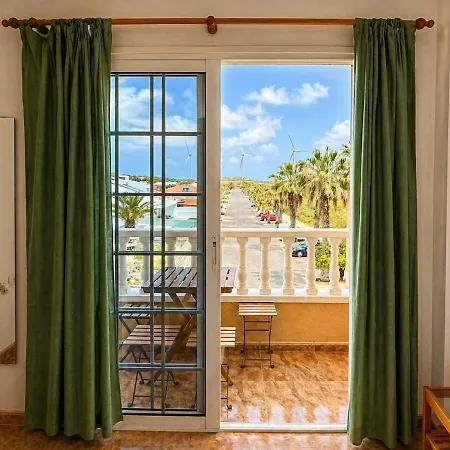 Encanto Costero Con Balcon Y Vistas La Listada