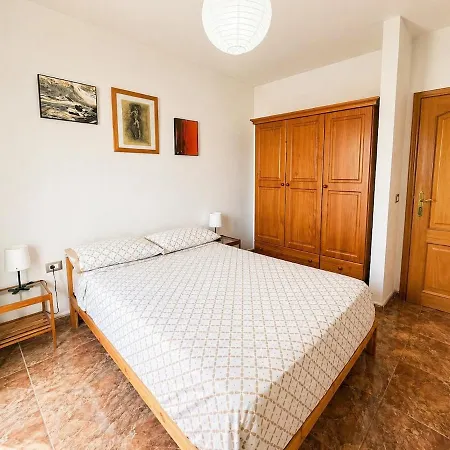 Encanto Costero Con Balcon Y Vistas La Listada